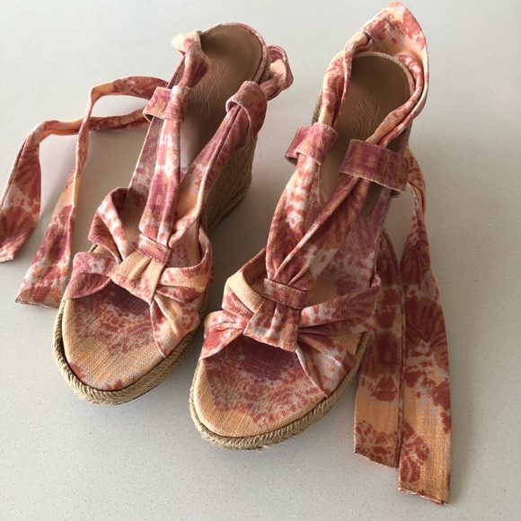 Theodora & Callum x Stuart Wietzman Espadrilles - Picture 2 of 8